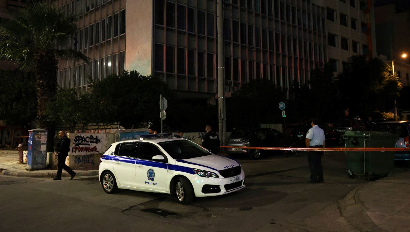 atinada bakanlik binasina piknik tuplu saldiri z2wHJdWi.jpg