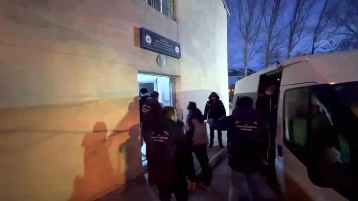 erzurumda kacak gocmen operasyonu 20 yakalandi 3 tutuklandi m3De2SAa.jpg