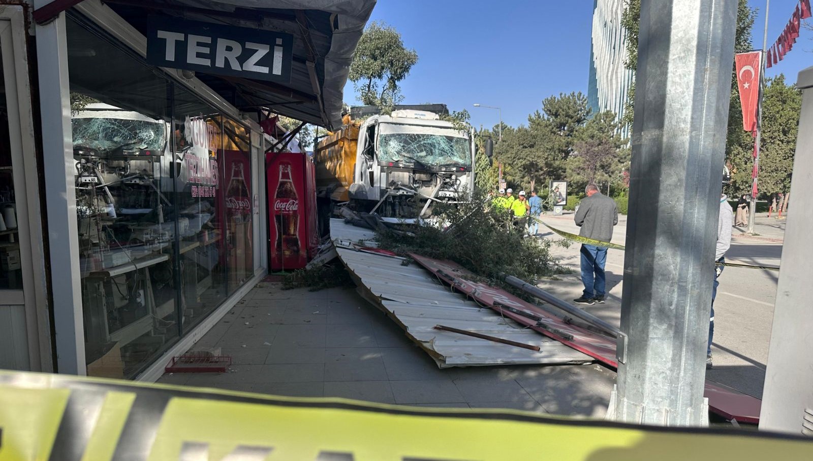 freni bosalan kamyon 7 is yerine carpti surucu yarali MzVTeGWp