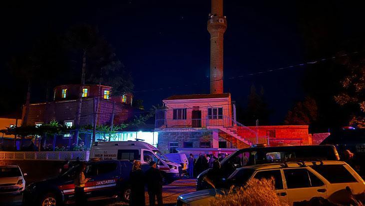 Kayseri’de camide çifte cinayet! Namazı bekleyenlere bıçakla saldırdı: 2 ölü